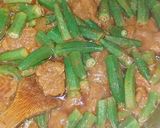 A picture of step 7 of Bhindi ghousht.