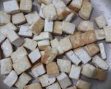 Hình bước làm 1 của món Đậu khuôn chiên sốt ớt hàn