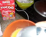 Foto del paso 1 de la receta: Bizcochuelo de zucoa frutilla