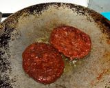 Gambar langkah 2 resipi Burger Daging Special at Home.