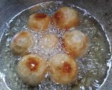 Foto langkah ke 4 dari resep Bola Ubi Isi Keju Lumer.