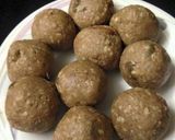 A picture of step 4 of Banana oat breakfast balls with peanut butter.