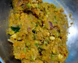 A picture of step 6 of Breadvada or Aloo bonda.