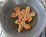 Foto langkah ke 6 dari resep Pangsit Goreng Aci.