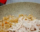Foto langkah ke 5 dari resep Nasi Goreng Nanas/Pineapple Fried Rice.