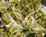 Foto del paso 3 de la receta: Tortitas de pollo con nopales en salsa verde