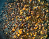 Foto del paso 5 de la receta: Bacalao a la miel sobre cama de alcachofas