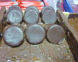 Foto del paso 2 de la receta: Torta golosinas antigravedad cumpleaños hincha de river