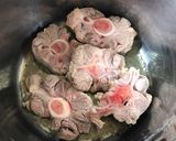 Foto langkah ke 1 dari resep Soup Buntut Sapi.