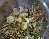 A picture of step 2 of Diet Bhel with Moong Sprouts.