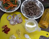 Gambar langkah 1 resipi Daging Goreng Kunyit.
