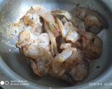 A picture of step 1 of Panko fried prawn butterfly.