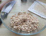 Foto del paso 2 de la receta: Granola casera sin azúcar (fácil, sencilla y rápida)
