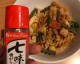รูปขั้นตอนการทำที่ 6 ของ ฟูซิลลี่ผัดกะเพราหมูสับ หมูยอ เต้าหู้ไข่