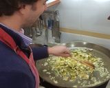 Foto del paso 2 de la receta: Arroz de rape y alcachofas
