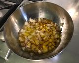 Une image de l'étape 6 de Marinade pour gibier aux cranberries, oignon, thym, vin rouge, échalotes et citron.