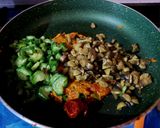 A picture of step 6 of Turai-Mushroom Curry.