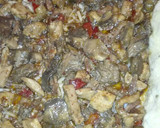 Foto del paso 5 de la receta: Pizza con los bordes rellenos de queso con gurumelos pollo y beicon con salsa barbacoa