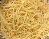 Hình bước làm 2 của món Mì Ý cháy tôm tỏi