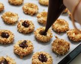 Foto langkah ke 5 dari resep Peanut Choco Thumbprint Cookies renyah+step by step .