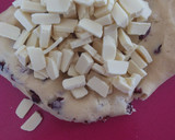 Foto del paso 2 de la receta: Galletas de chocolate blanco y arándanos deshidratados