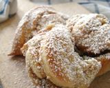 Mogyorós kifli recept fázis 1 fotója