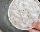 Foto langkah ke 5 dari resep Nasi goreng bayam.