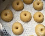Foto langkah ke 4 dari resep Donat Menul Maizena.