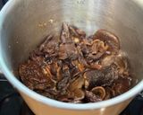 Hình bước làm 2 của món Nấm tràm khô kho lá sả