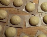 Foto langkah ke 4 dari resep Donat Maizena Super Empuk.
