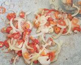 Foto langkah ke 2 dari resep Cah Kangkung Tauge Saus Tiram Pedas.