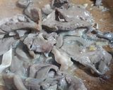 Hình bước làm 2 của món Bánh đa đỏ xào tim cật