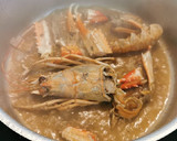 Foto del paso 3 de la receta: Calamar relleno de sus tentáculos, aletas y Cigala