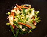 Foto del paso 2 de la receta: Atún con verduras al wok
