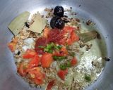 A picture of step 5 of Fish majboos Rice.