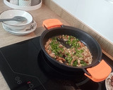 Foto del paso 2 de la receta: Arroz con butifarra y habas