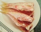Foto del paso 1 de la receta: Salmonetes fritos rellenos de verduras variadas