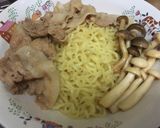 รูปขั้นตอนการทำที่ 5 ของ ราเมงเผ็ดหน้าหมูสไลด์ไข่และเห็ดชิเมจิ🍜🌶