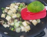 A picture of step 4 of Shitake miso soup with ginger and lime.