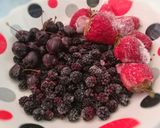 صورة لخطوة 1 من وصفة كرمبل الفواكه الحمراء / Berries crumble