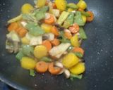 Une image de l'étape 2 de Poêlée de légumes à la japonaise.