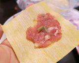 รูปขั้นตอนการทำที่ 2 ของ เกี๊ยวหมูทอด วิธีทำเกี๊ยวโบว์