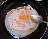 Foto langkah ke 3 dari resep Martabak Telor Pizza.