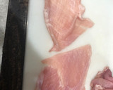 Foto del paso 1 de la receta: Fricandó de filete de cerdo con timbal de patata hervida