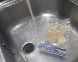 A picture of step 2 of Seafood pasta.