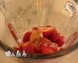 蜂蜜草莓奶昔的食譜步驟3照片