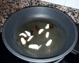 Foto del paso 2 de la receta: Spaghetti negro con gambas, gulas y chaca
