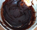 Une image de l'étape 4 de Moelleux au chocolat 🍫 sur son lit de mousse légère au chocolat.