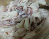 Foto langkah ke 1 dari resep Cumi, Wortel, Enoki, Asam Manis.