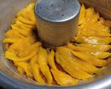 Foto del paso 4 de la receta: Tarta invertida con mango 🥭